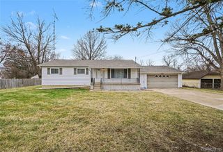 2221 E Bristol Road, Burton, MI 48529