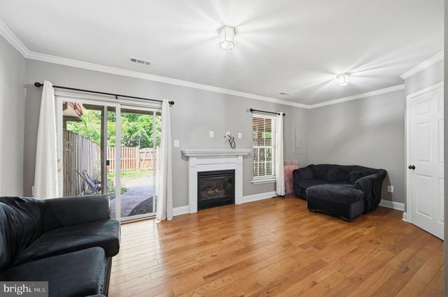25203 DUNVEGAN SQ, Chantilly, VA 20152