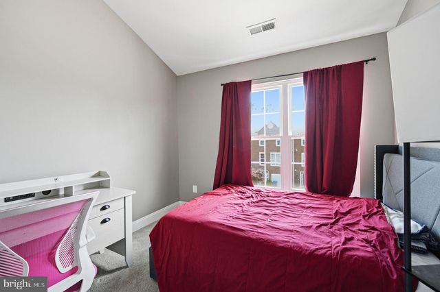 25203 DUNVEGAN SQ, Chantilly, VA 20152