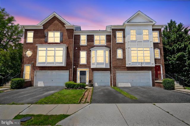25203 DUNVEGAN SQ, Chantilly, VA 20152