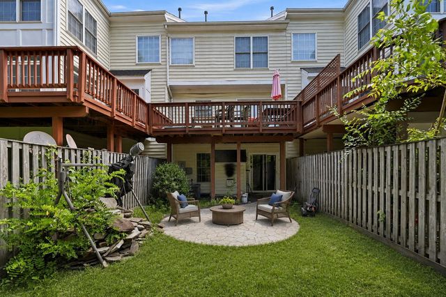 25203 DUNVEGAN SQ, Chantilly, VA 20152