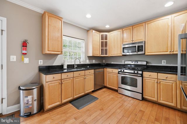 25203 DUNVEGAN SQ, Chantilly, VA 20152