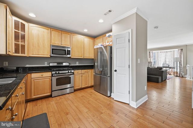 25203 DUNVEGAN SQ, Chantilly, VA 20152