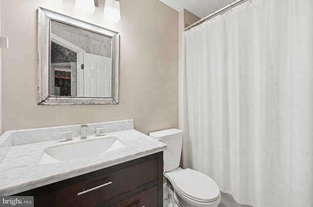 25203 DUNVEGAN SQ, Chantilly, VA 20152