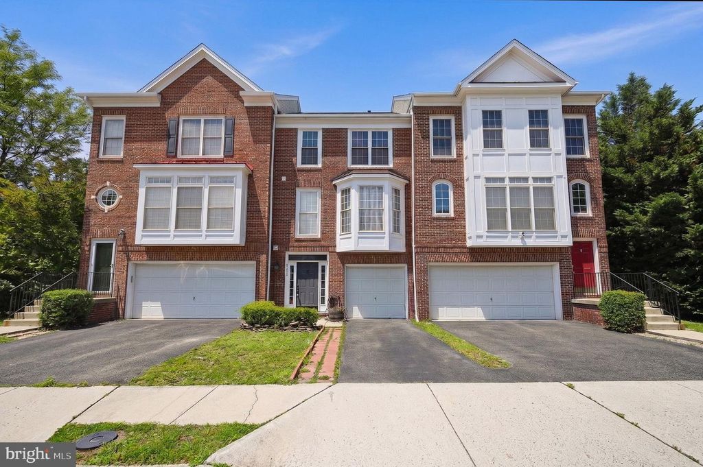 25203 DUNVEGAN SQ, Chantilly, VA 20152