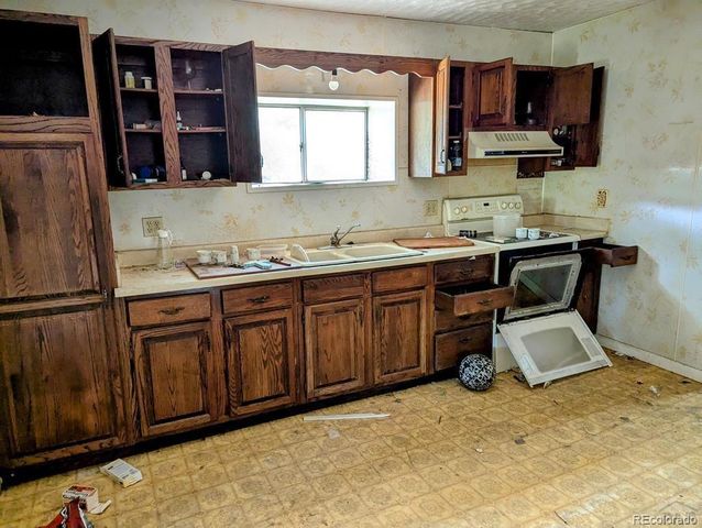 505 W 10th Street, Walsenburg, CO 81089