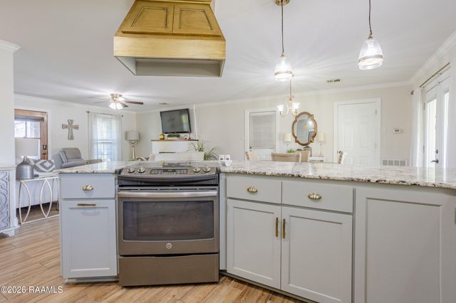 917 E Butler Street, Rayne, LA 70578