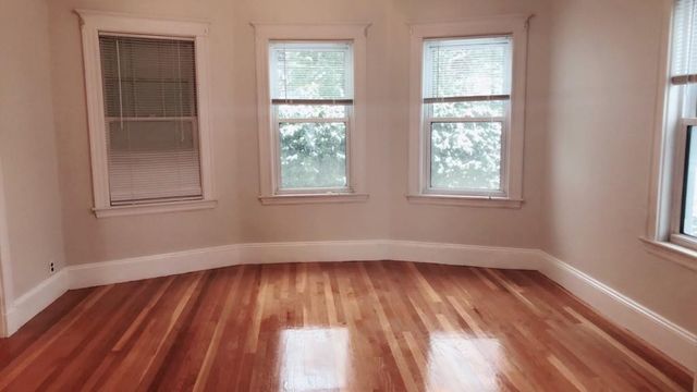 38 Hood St 38, Newton, MA 02458