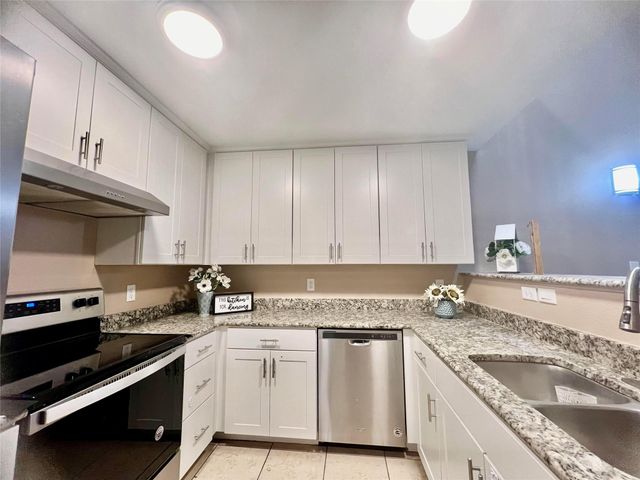 2611 Grants Lake Boulevard 243, Sugar Land, TX 77479