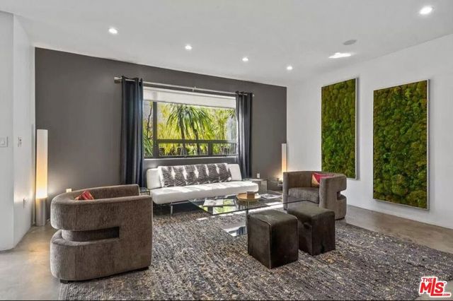 800 N Harper Avenue, Los Angeles, CA 90046