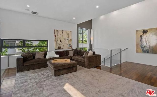 800 N Harper Avenue, Los Angeles, CA 90046