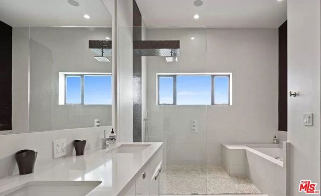 800 N Harper Avenue, Los Angeles, CA 90046