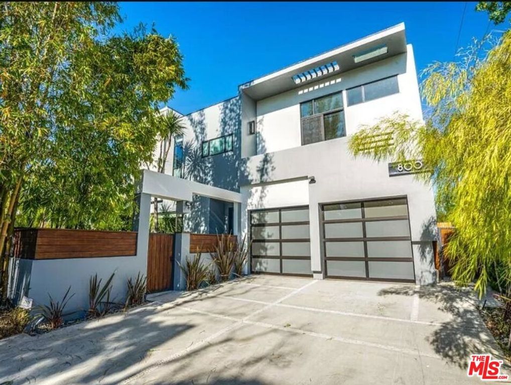800 N Harper Avenue, Los Angeles, CA 90046