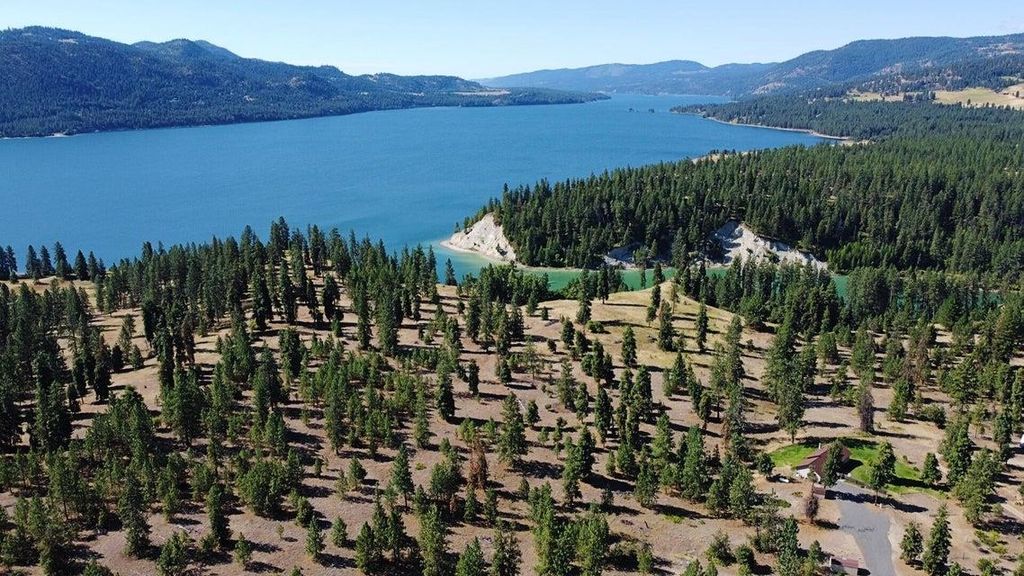 51 Roper Bay Dr, Kettle Falls, WA 99141