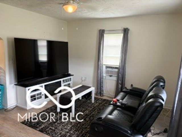 2402 W 30th Street, Anderson, IN 46016