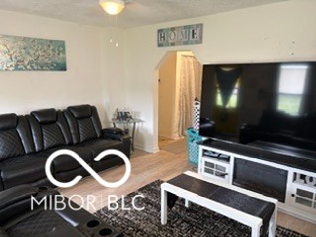 2402 W 30th Street, Anderson, IN 46016