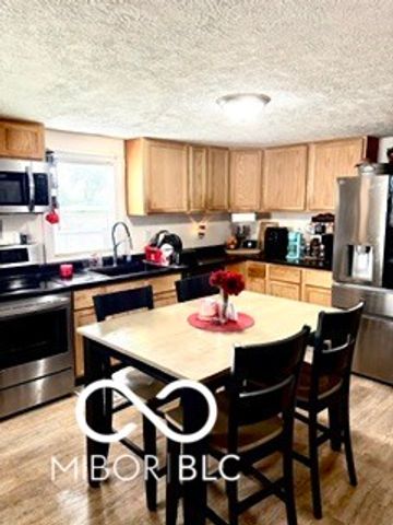2402 W 30th Street, Anderson, IN 46016
