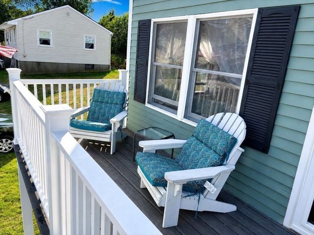 36 Hampton Circle, Hull, MA 02045
