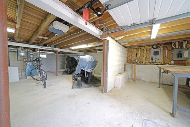 36 Hampton Circle, Hull, MA 02045