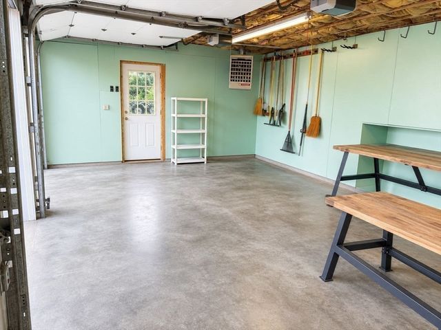 36 Hampton Circle, Hull, MA 02045
