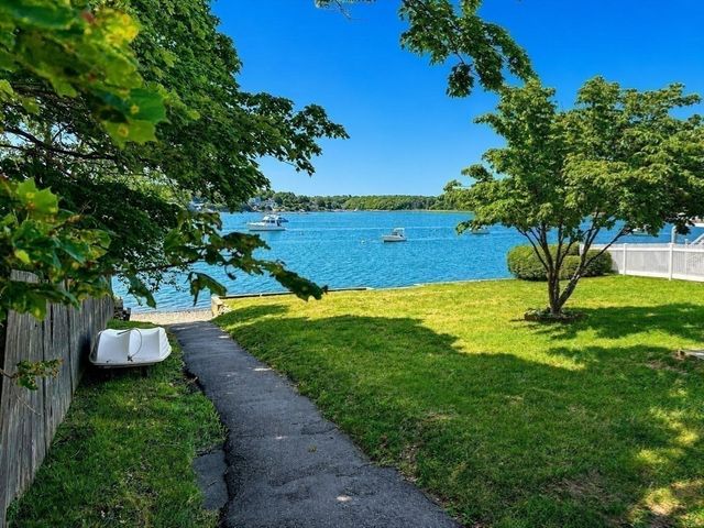 36 Hampton Circle, Hull, MA 02045