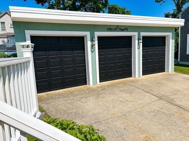 36 Hampton Circle, Hull, MA 02045