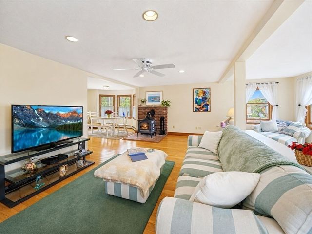 36 Hampton Circle, Hull, MA 02045