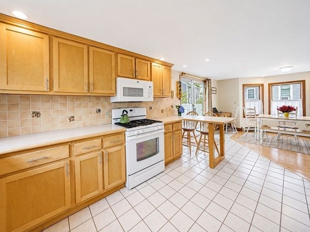 36 Hampton Circle, Hull, MA 02045