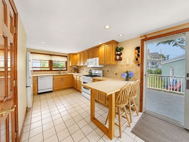 36 Hampton Circle, Hull, MA 02045