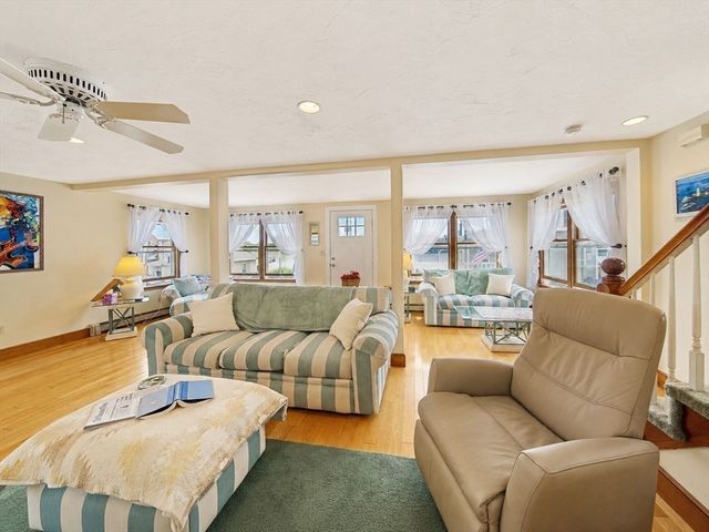 36 Hampton Circle, Hull, MA 02045