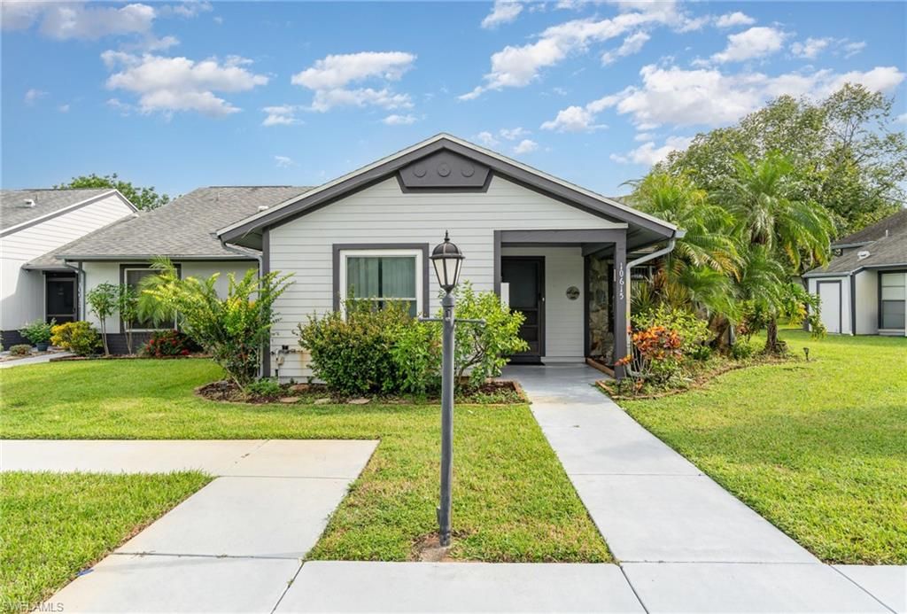 10615 Roxbury CT, Lehigh Acres, FL 33936