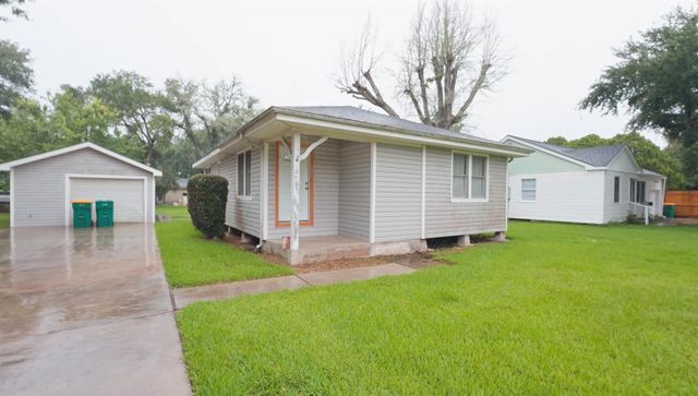 2109 Magnolia Drive, La Marque, TX 77568