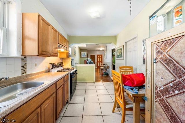 23 Martin Luther King Jr B, Newark City, NJ 07104