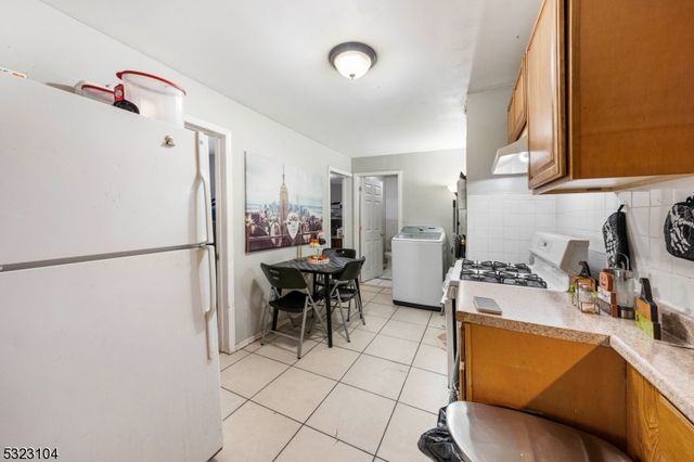23 Martin Luther King Jr B, Newark City, NJ 07104