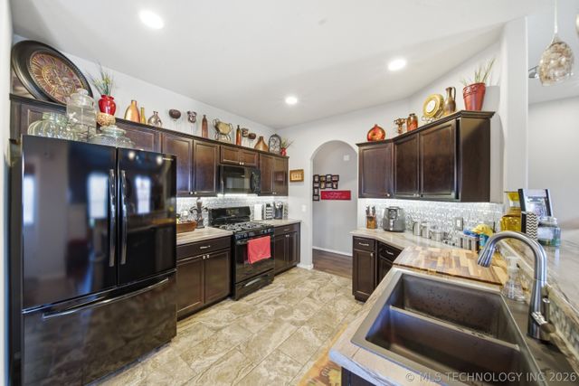 25233 E 93rd Court S, Broken Arrow, OK 74014