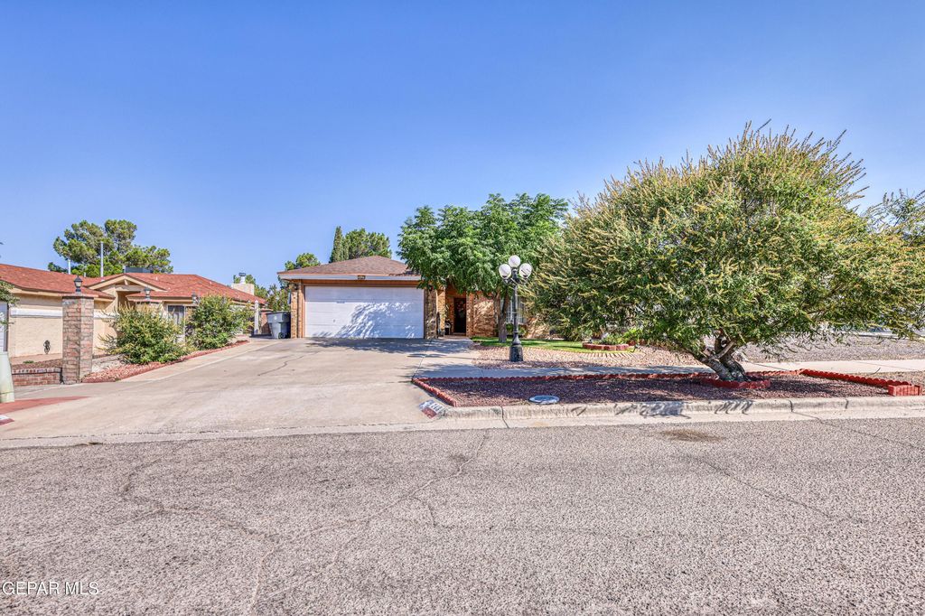 743 MOFFAT Lane, El Paso, TX 79912
