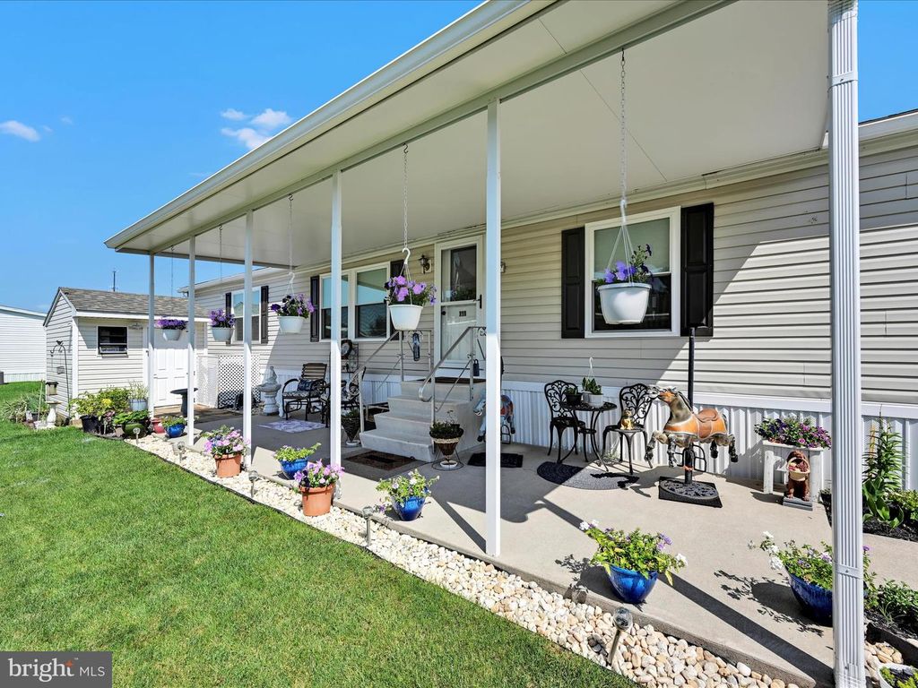 647 LILAC DR, New Providence, PA 17560