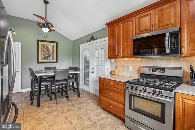 3 MEADOW LN, West Deptford, NJ 08096