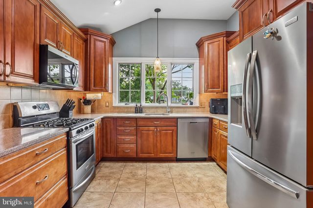 3 MEADOW LN, West Deptford, NJ 08096