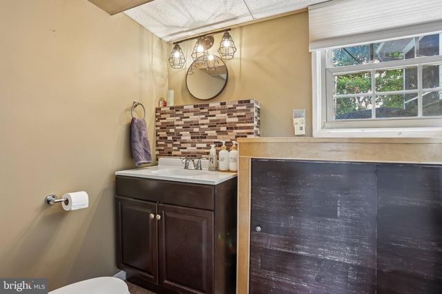 3 MEADOW LN, West Deptford, NJ 08096
