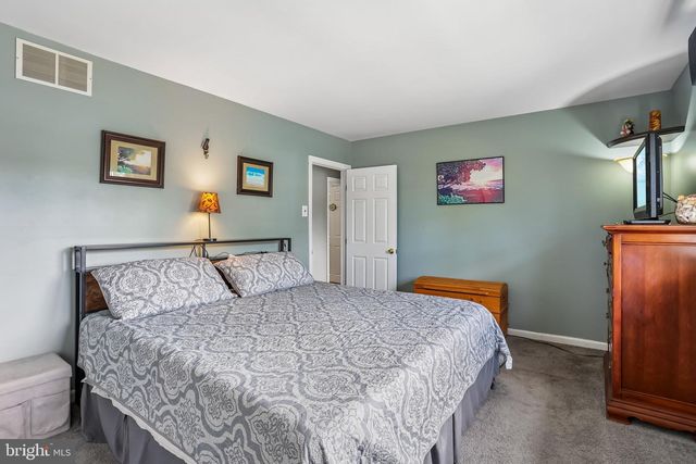 3 MEADOW LN, West Deptford, NJ 08096