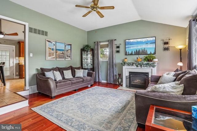 3 MEADOW LN, West Deptford, NJ 08096
