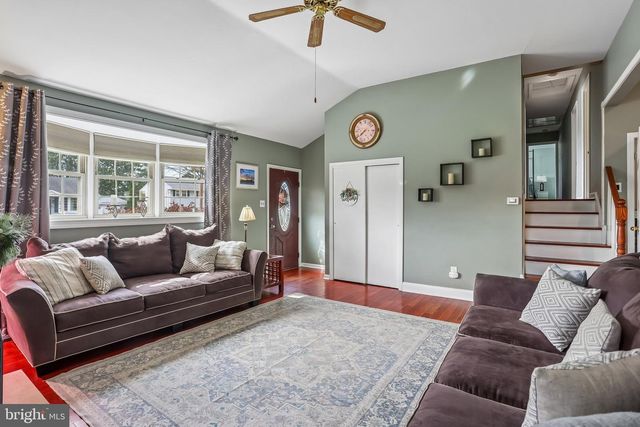 3 MEADOW LN, West Deptford, NJ 08096
