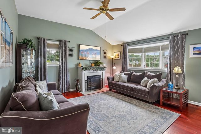 3 MEADOW LN, West Deptford, NJ 08096