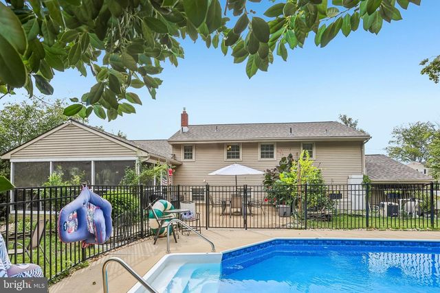 3 MEADOW LN, West Deptford, NJ 08096