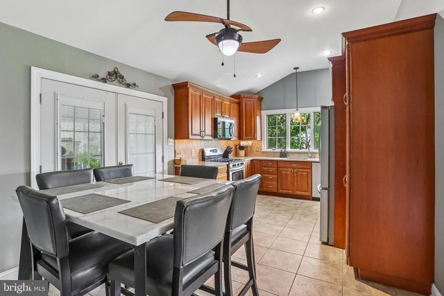 3 MEADOW LN, West Deptford, NJ 08096