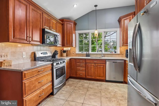 3 MEADOW LN, West Deptford, NJ 08096