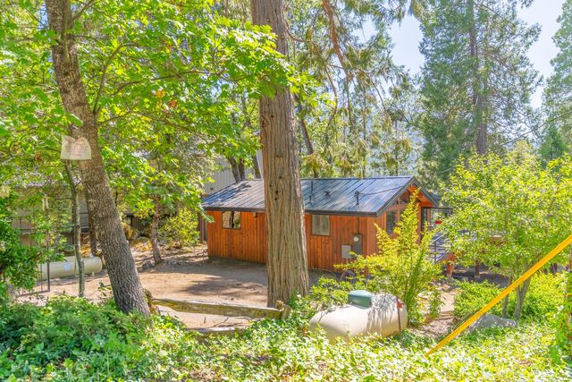 38954 Lake Point Court, Bass Lake, CA 93604