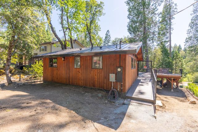 38954 Lake Point Court, Bass Lake, CA 93604