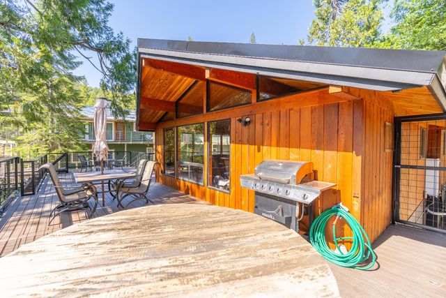 38954 Lake Point Court, Bass Lake, CA 93604